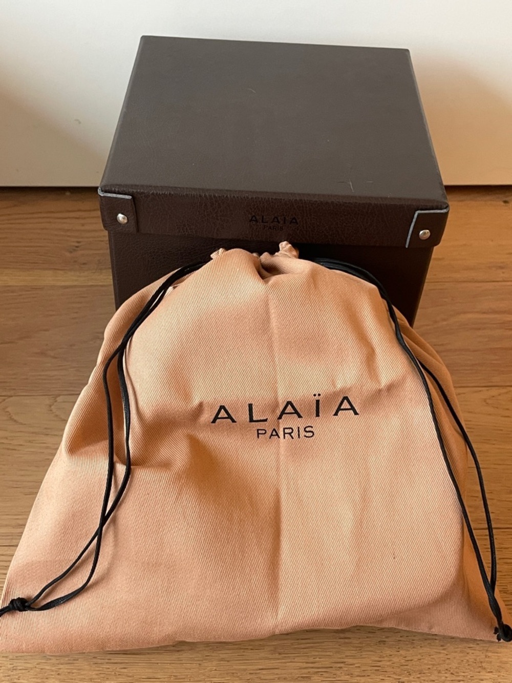 Alaia Black and Cream Leather Double-Buckle Wide Waist Belt - Picture 8 of 9